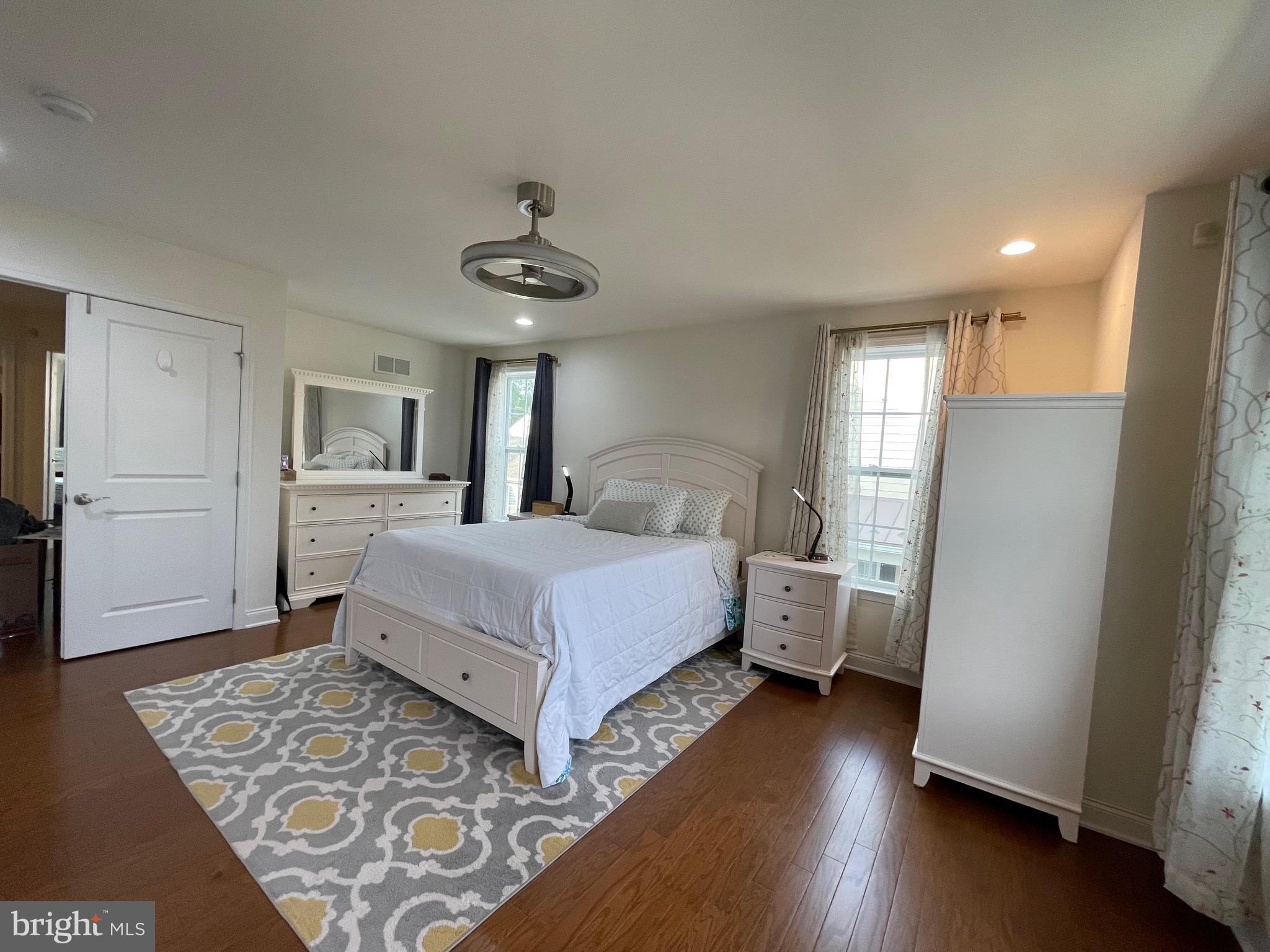 17 Peacock Way Princeton, NJ 08540 - Photo 20 of 44 a bedroom with a large bed and a window