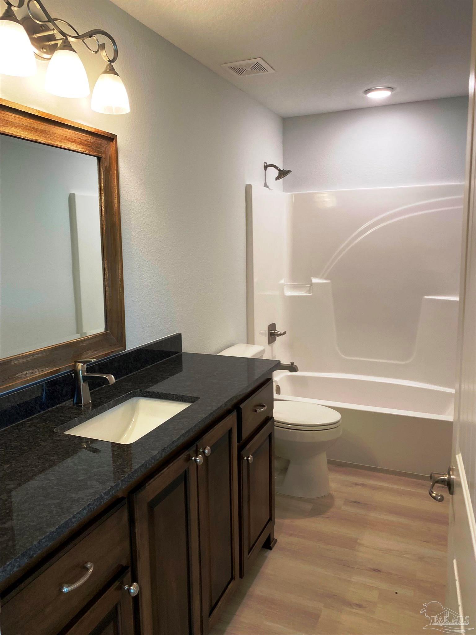 5266 South A Jones Road Milton, FL 32583 - Photo 21 of 34 All guest bathrooms have a shower/tub combination.