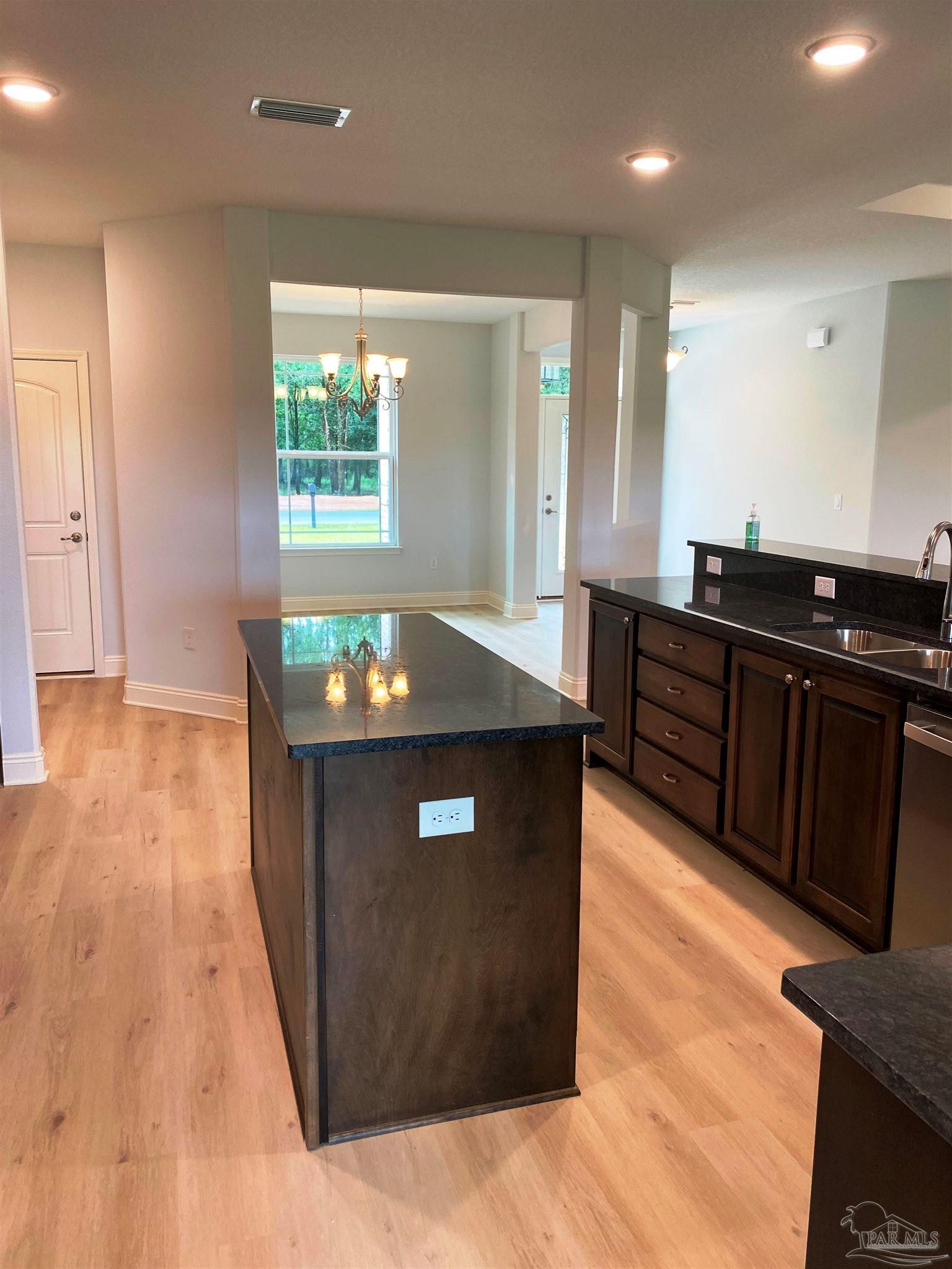 Center kitchen island provides extra workspace.