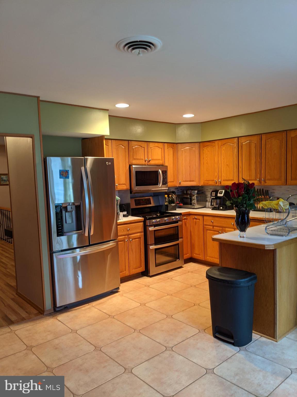 1154 Mettler Road Huntingdon Valley, PA 19006 - Photo 5 of 17 Kitchen
