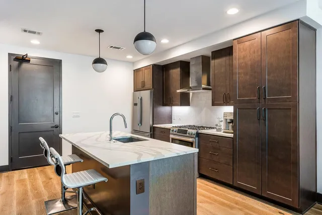 $3,250 | 5 Gadsdenboro Street, Unit 416, Charleston, SC 29401