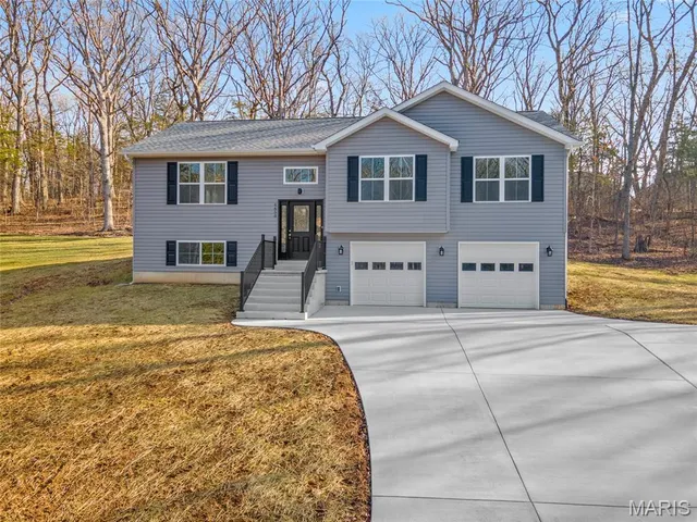 $394,000 | 6650 Shenandoah Drive, Dittmer, MO 63023