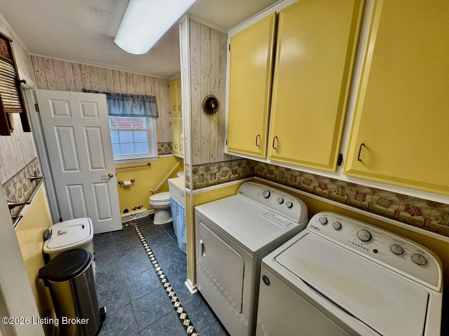 204 Armory Hill Springfield, KY 40069 - Photo 12 of 44 012_BathroomLaundry