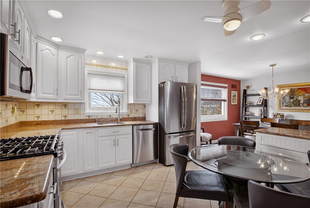 625 Ray Drive Carnegie, PA 15106 - Photo 11 of 34