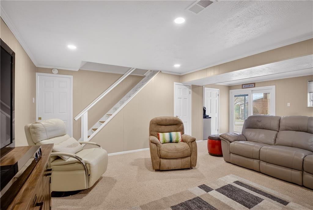 625 Ray Drive Carnegie, PA 15106 - Photo 20 of 34