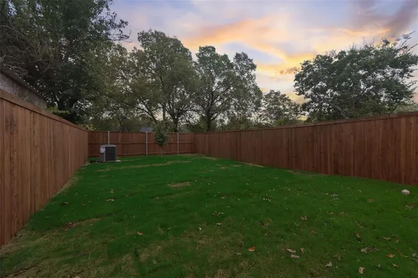 a view of yard with green space