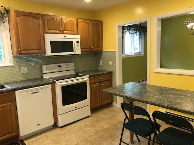 12 Everett Road Cranston, RI 02920 - Photo 6 of 21