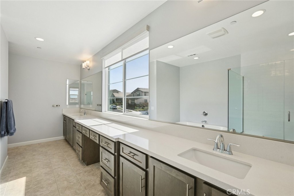 39470 Sagewood Temecula, CA 92591 - Photo 27 of 53 Primary Bathroom - Expansive double-sink vanity