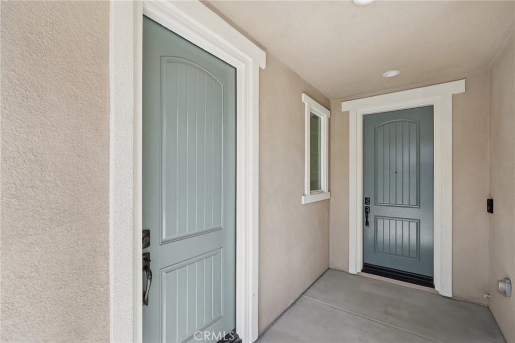 39470 Sagewood Temecula, CA 92591 - Photo 7 of 53 Main entry + private suite access
