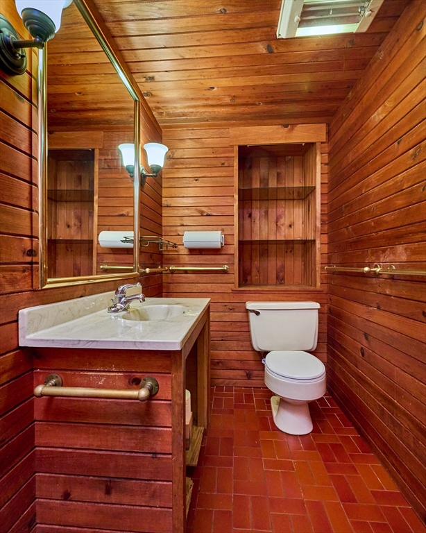 46 Deepwoods Drive Amherst, MA 01002 - Photo 19 of 35 a bathroom with a sink a toilet and shower