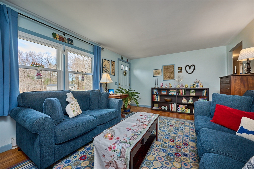 46 Deepwoods Drive Amherst, MA 01002 - Photo 4 of 35 a living room with furniture and a large window