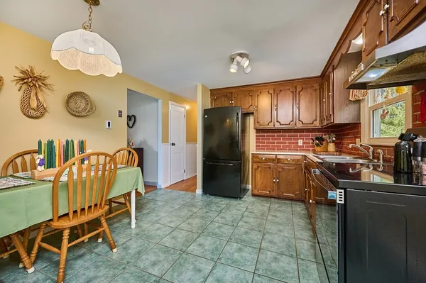 $415,000 | 46 Deepwoods Drive, Amherst, MA 01002