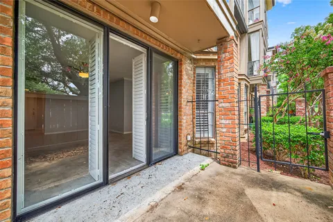$194,900 | 2400 North Braeswood Boulevard, Unit 129, Houston, TX 77030