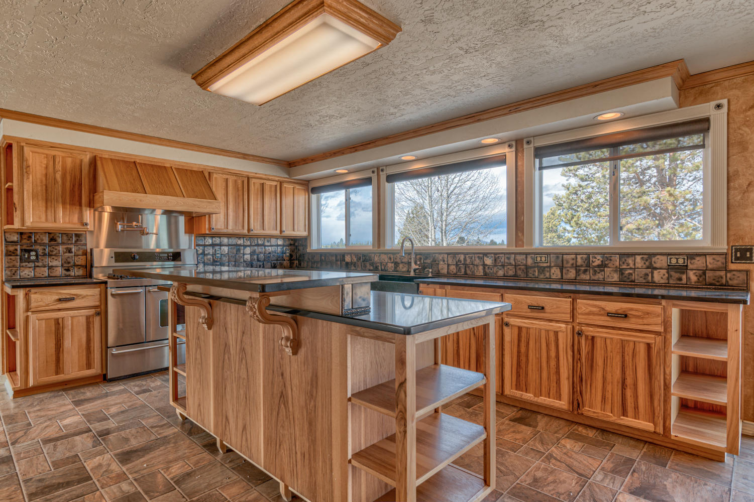 52675 Huntington Road La Pine, OR 97739 - Photo 4 of 43 52675 Huntington Rd., LaPine - 37