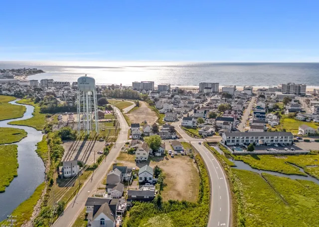 $1,500,000 | 73 Church Street, Hampton, NH 03842