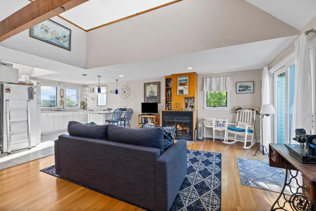 $1,500,000 | 73 Church Street, Hampton, NH 03842