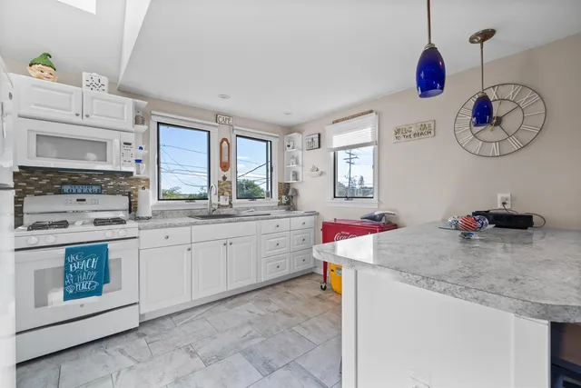 $1,500,000 | 73 Church Street, Hampton, NH 03842