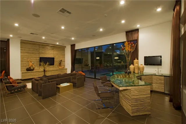 $8,000 | 7418 Yonie Court, Las Vegas, NV 89117