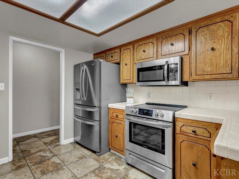 1005 Raymond Road Hanford, CA 93230 - Photo 8 of 31 Gallery Image 8