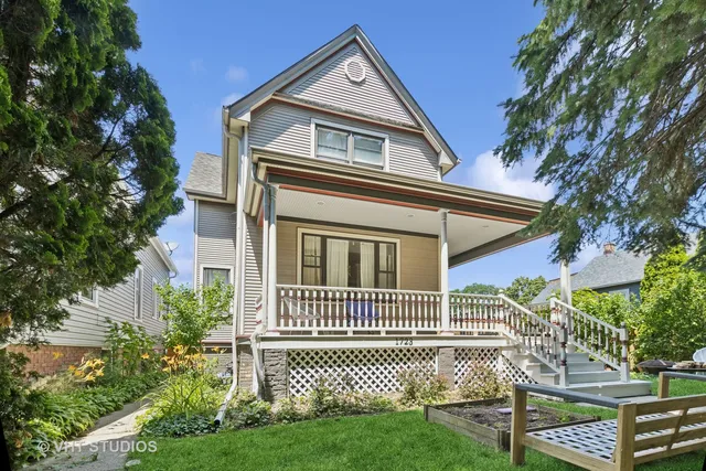 $750,000 | 1723 Greenwood Street, Evanston, IL 60201