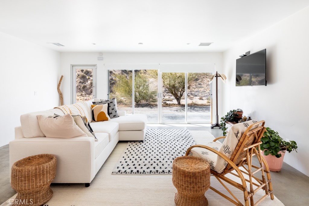 6595 Pioneertown Road Yucca Valley, CA 92284 - Photo 5 of 29