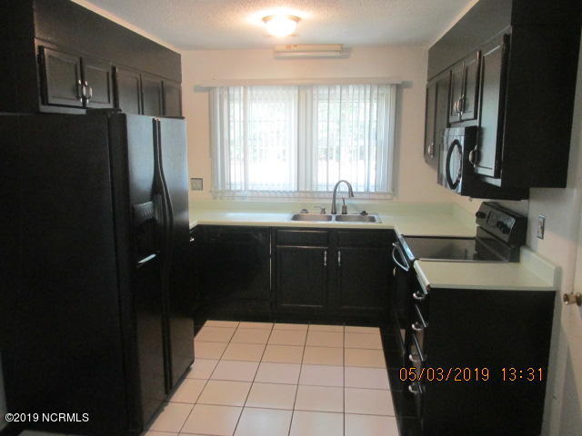 1606 RaceTrack Road New Bern, NC 28562 - Photo 2 of 15 Kitchen
