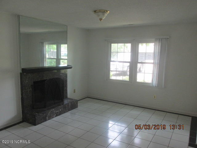 1606 RaceTrack Road New Bern, NC 28562 - Photo 4 of 15 Dining Room