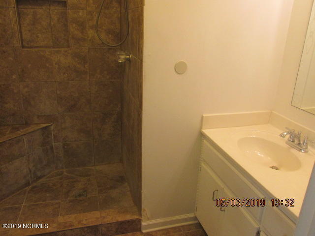 1606 RaceTrack Road New Bern, NC 28562 - Photo 9 of 15 Master Bathroom