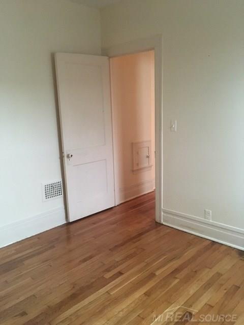 1050 Wayburn Street Grosse Pointe, MI 48230 - Photo 12 of 27