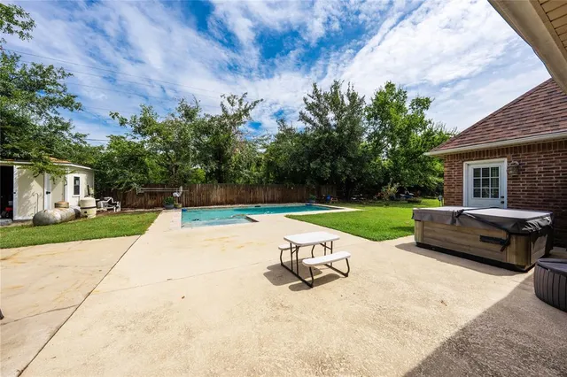 a view of a house with backyard and sitting area