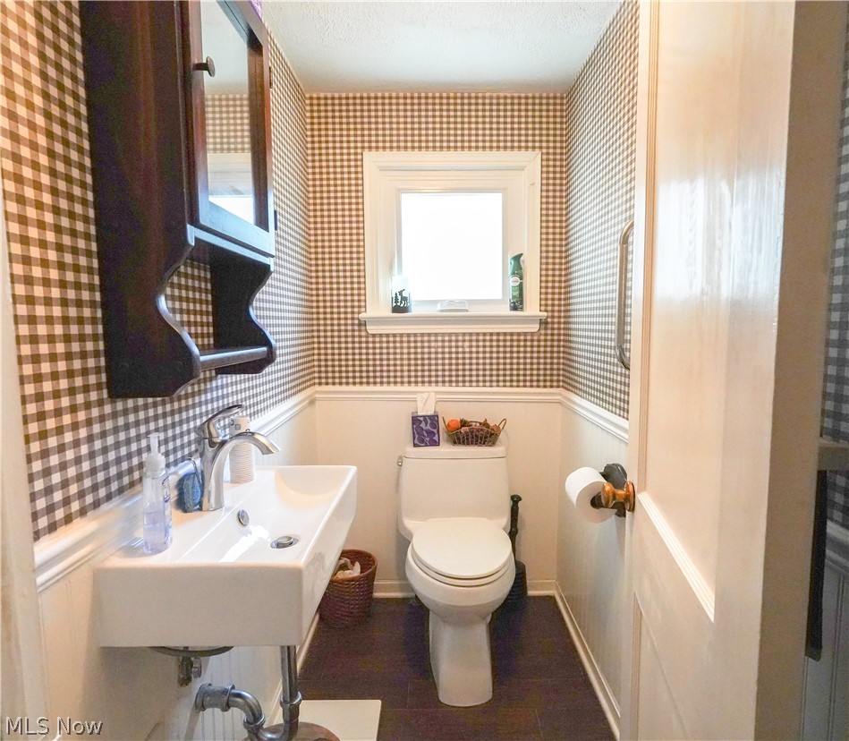 1403 Clearview Road Cleveland, OH 44124 - Photo 7 of 23 Gallery Image 7