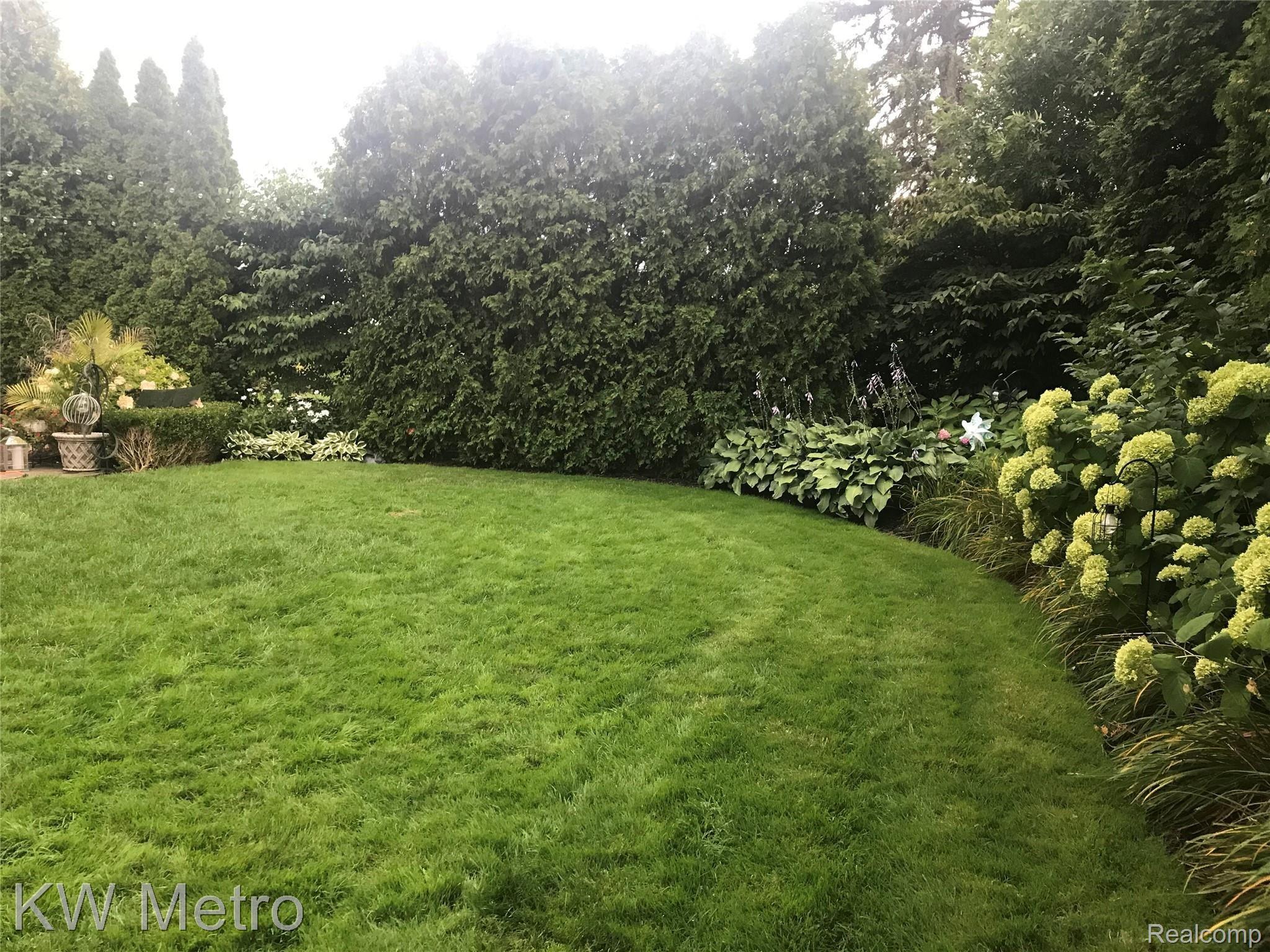 871 North Renaud Road Grosse Pointe, MI 48236 - Photo 60 of 64 Gorgeous Landscaping & Flower beds - Summer