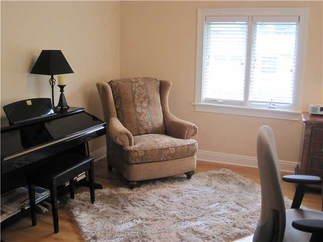 2565 Edington Road Columbus, OH 43221 - Photo 14 of 25