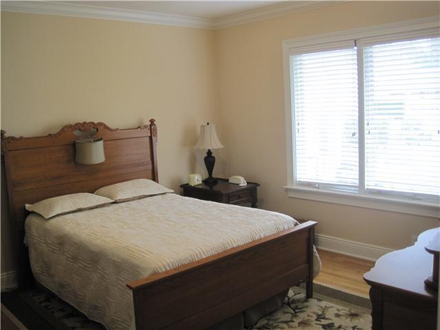 2565 Edington Road Columbus, OH 43221 - Photo 15 of 25