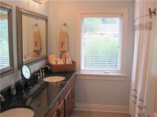 2565 Edington Road Columbus, OH 43221 - Photo 16 of 25