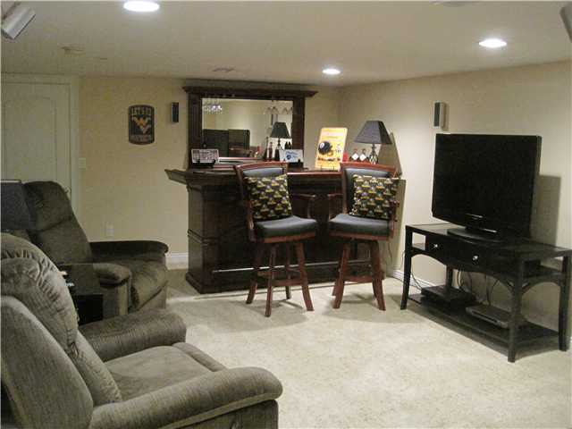 2565 Edington Road Columbus, OH 43221 - Photo 19 of 25