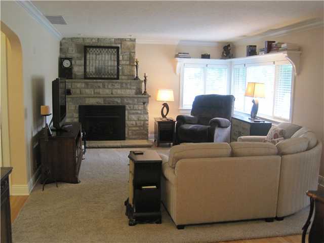 2565 Edington Road Columbus, OH 43221 - Photo 2 of 25