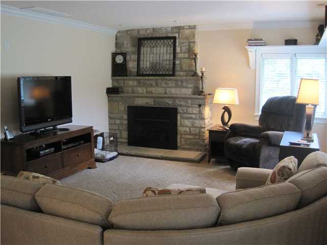 2565 Edington Road Columbus, OH 43221 - Photo 3 of 25