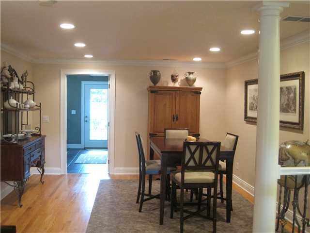 2565 Edington Road Columbus, OH 43221 - Photo 8 of 25