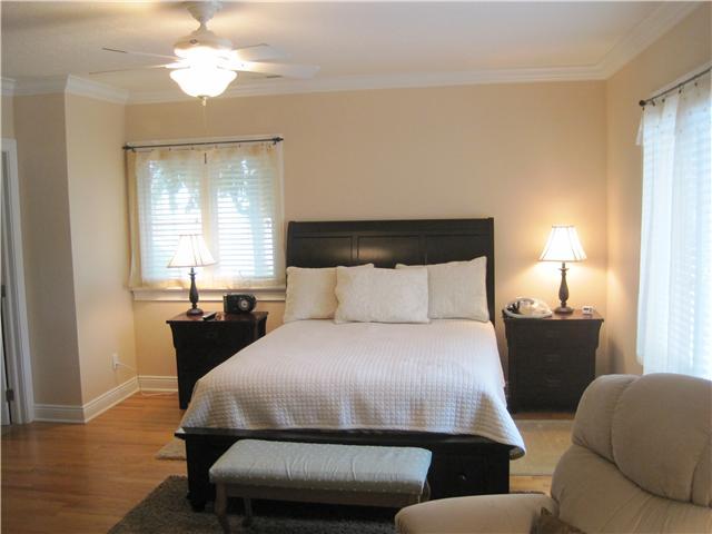 2565 Edington Road Columbus, OH 43221 - Photo 9 of 25