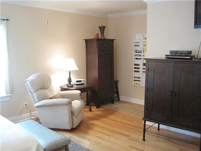 2565 Edington Road Columbus, OH 43221 - Photo 10 of 25
