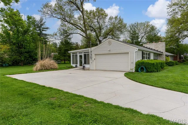 $3,450 | 31 South Tealwood Drive, St. Louis, MO 63141