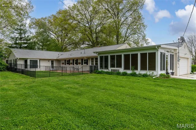 $3,450 | 31 South Tealwood Drive, St. Louis, MO 63141