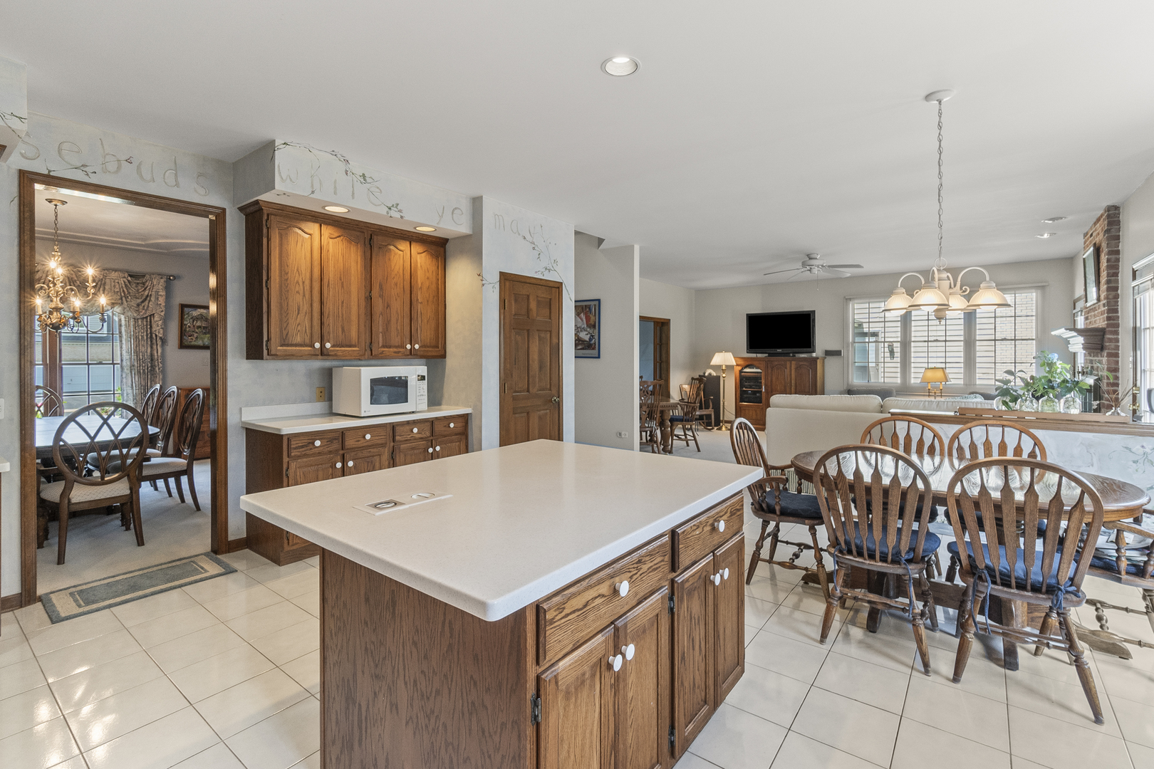 3560 Jeremy Ranch Court Naperville, IL 60564 - Photo 7 of 42 Gallery Image 7