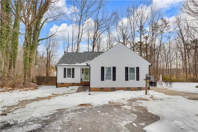 $249,900 | 966 Chatfield Drive, Jamestown, NC 27282