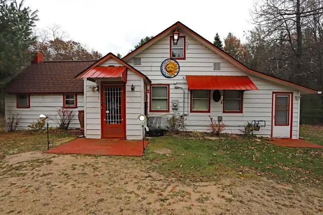 $185,900 | N6866 16th Avenue, New Lisbon, WI 53950