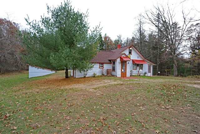 $185,900 | N6866 16th Avenue, New Lisbon, WI 53950