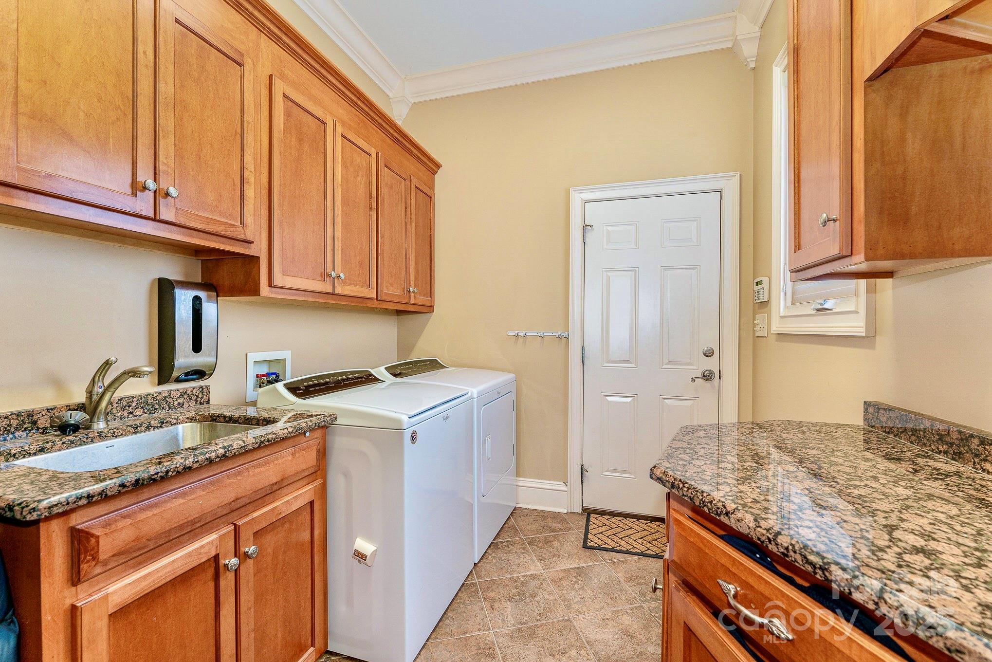 520 Riviera Drive Salisbury, NC 28144 - Photo 24 of 34 a kitchen with a stove a sink and cabinets