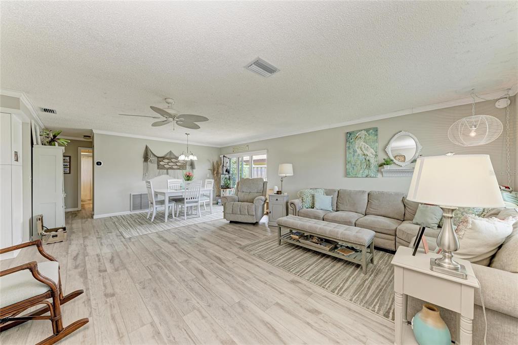 3213 Mercer Road Bradenton, FL 34207 - Photo 7 of 34 Gallery Image 7