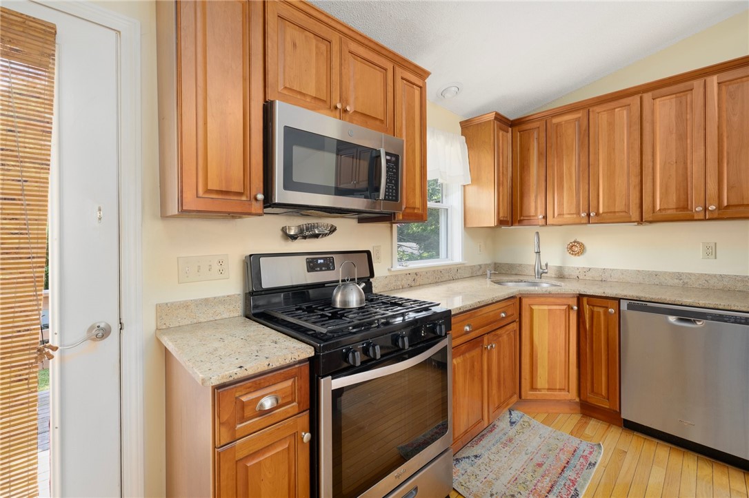 104 Conanicus Road Narragansett, RI 02882 - Photo 11 of 26